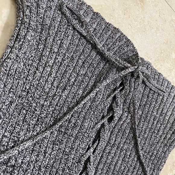 Lace Up Bardot Crop Top✨ - Picture 3 of 4